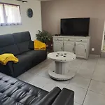 Le Des Hallais Nyaraló