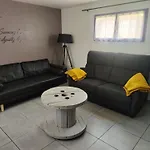 Le Des Hallais Nyaraló